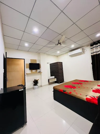 Single AC Room with AC and bed